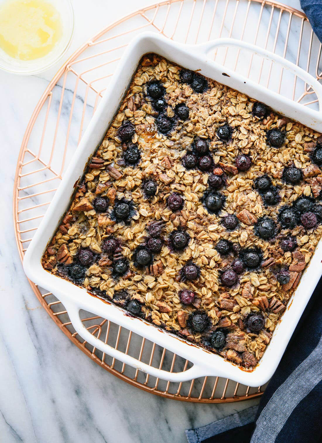 Healthy baked oatmeal recipe—make one batch and enjoy baked oatmeal for the rest of the week! cookieandkate.com