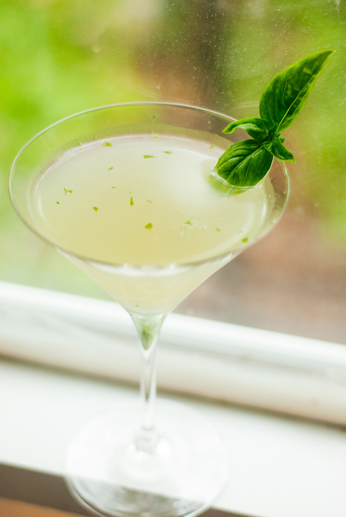 basil gimlet cocktail recipe