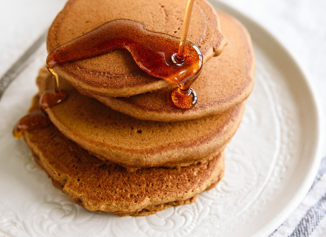 Delicious gingerbread pancakes - cookieandkate.com