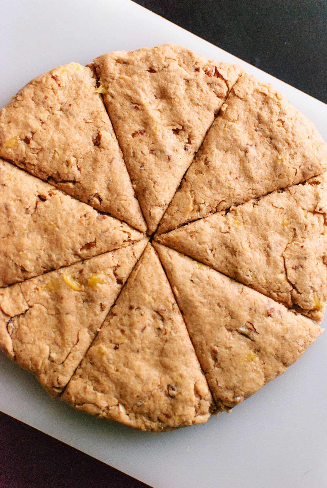 how to slice vegan banana nut scones