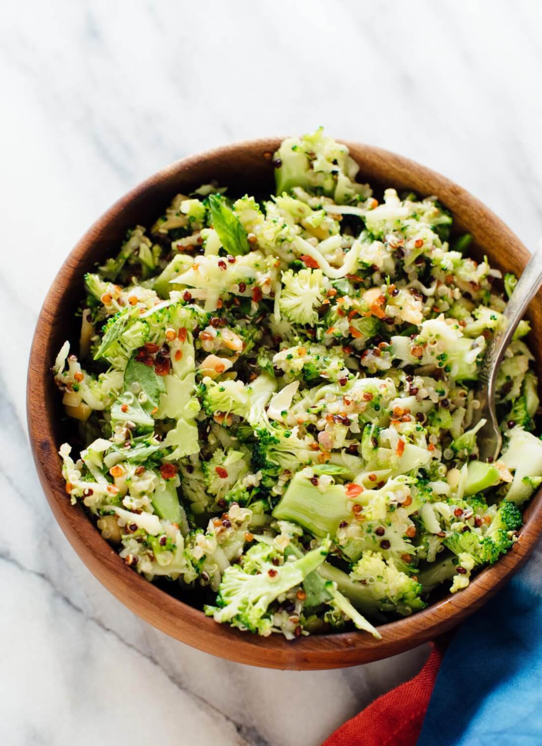 Quinoa broccoli slaw with zippy honey-mustard dressing! cookieandkate.com