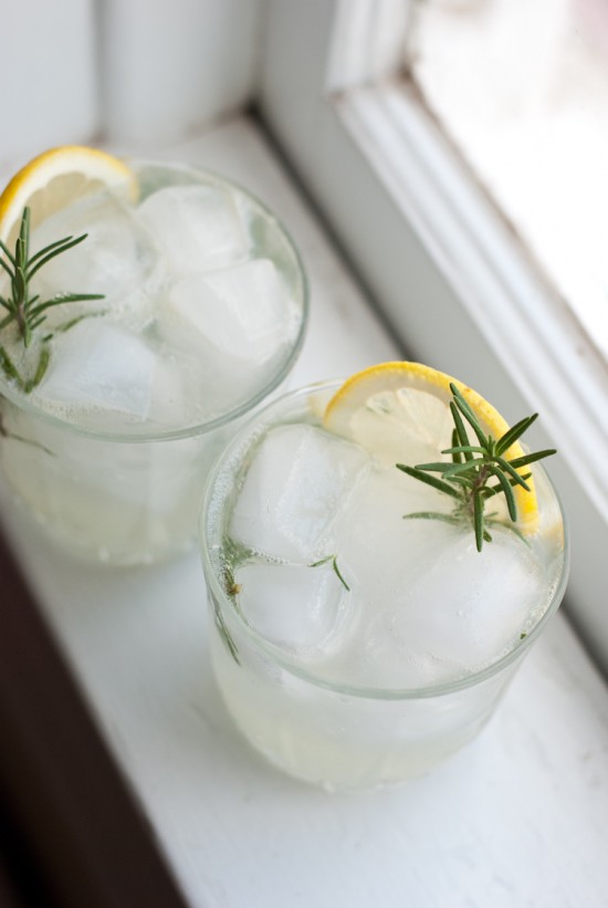 rosemary gin fizz