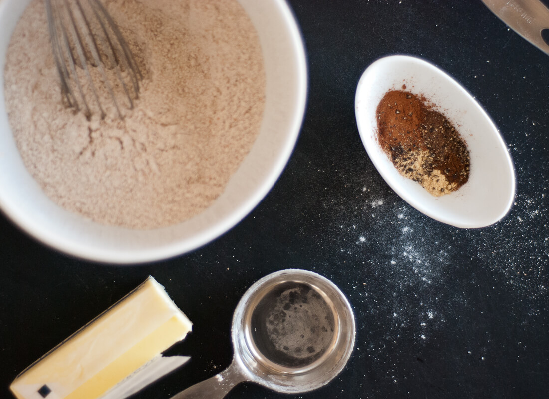 spicy molasses cookies ingredients