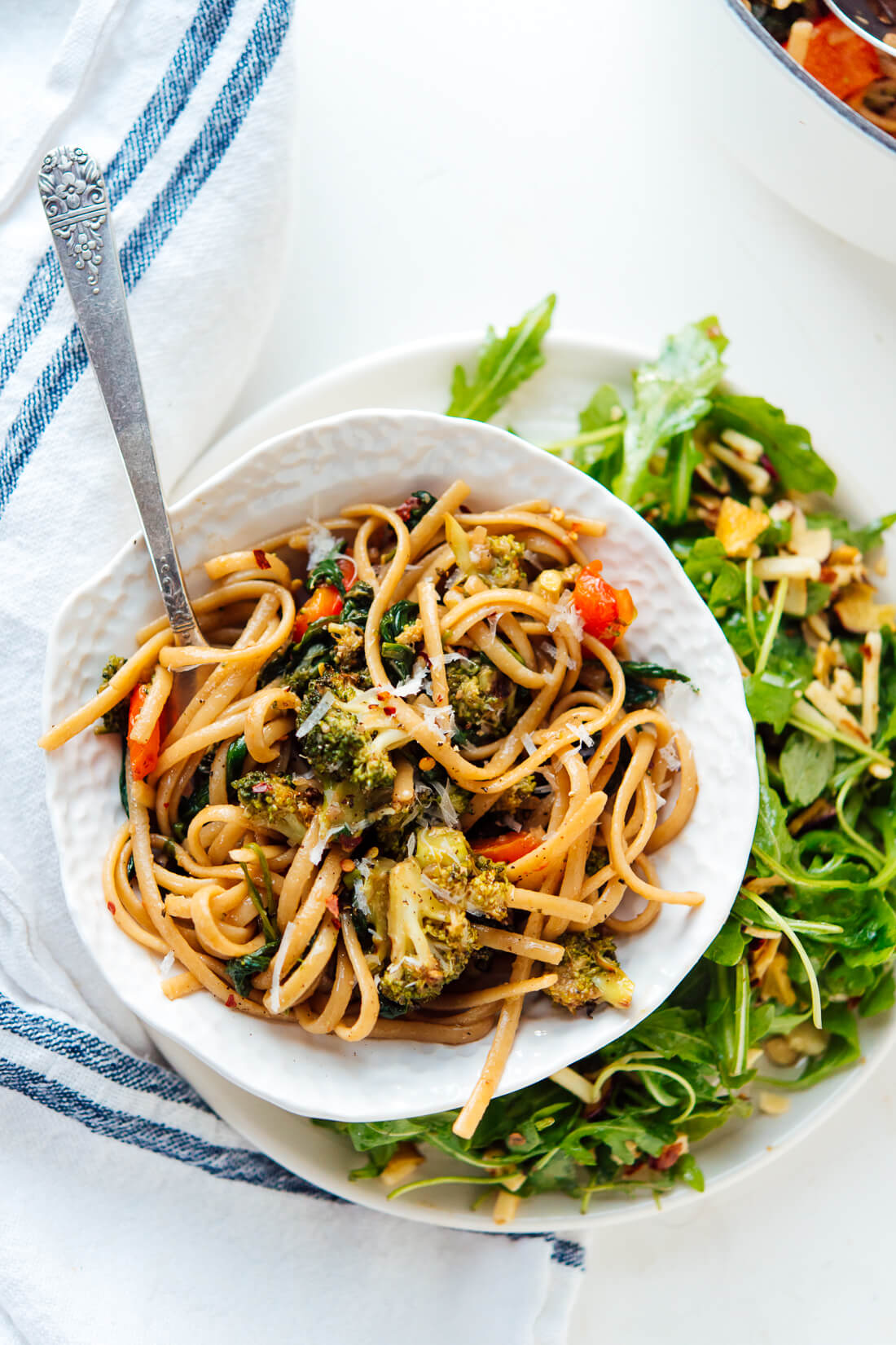 Spinach pasta with roasted broccoli and bell pepper