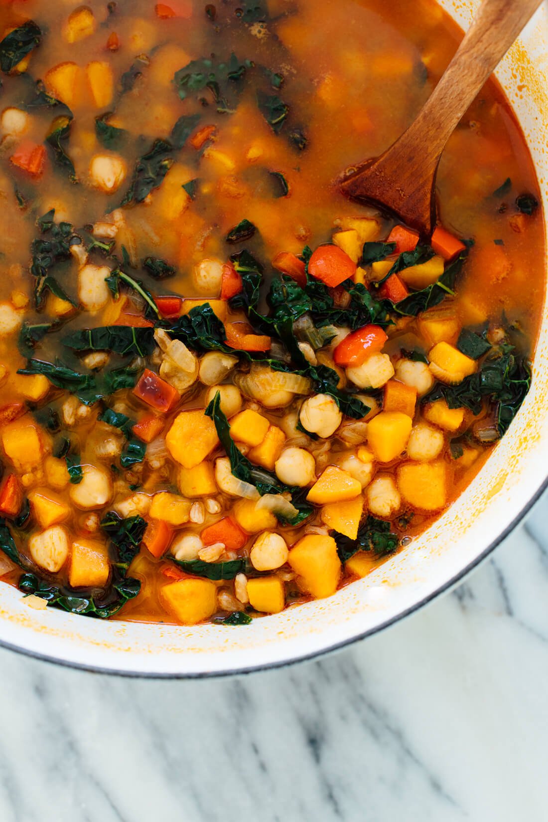 This hearty sweet potato, kale and chickpea soup with farro will warm you right up. #vegetarian